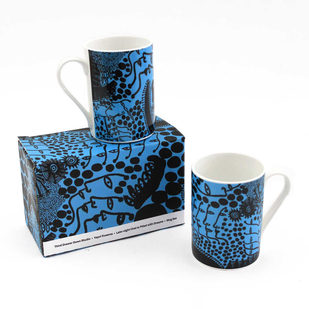 Set of mugs with boxed packaging.