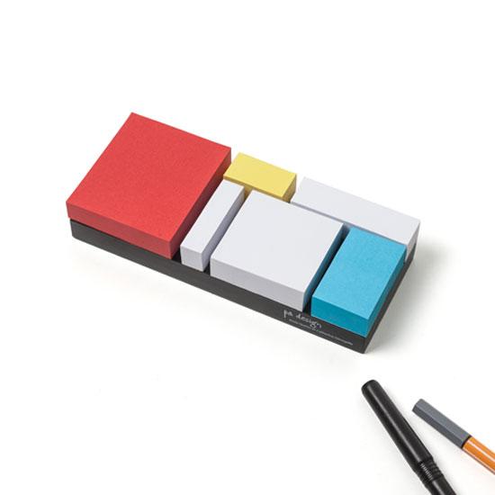 Two pens displayed with the Monde Riant Sticky Notes.