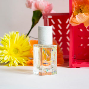 files/Bain-de-Midi-Eau-de-parfum-15-ml-lifestyle2_1000x_85fca9f5-68fa-4093-ad3c-fa468a7f4eb3.jpg