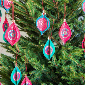 files/Baubles-Paper-Ornaments3_1000x_43907a9e-459e-4a99-9472-faf6952b11af.jpg