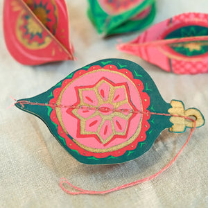 files/Baubles-Paper-Ornaments4_850x_8a9b6343-6bf7-4b04-85d0-bbc84c6dc9ec.jpg