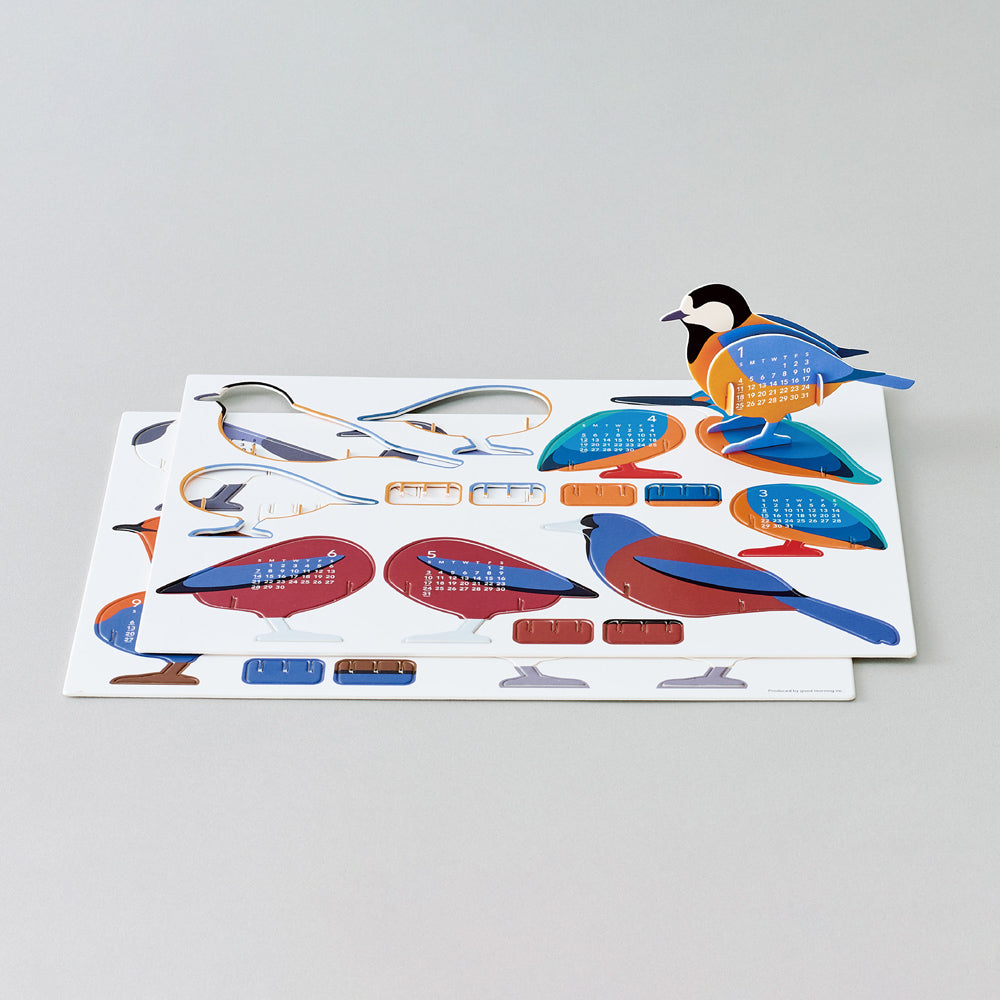 Assembled bird-shaped calendars. 