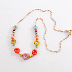files/Dainty-Flower-and-Bead-Necklace2_2048x_bcb920d1-1fc1-4131-a36b-a8fff9bb165d.jpg