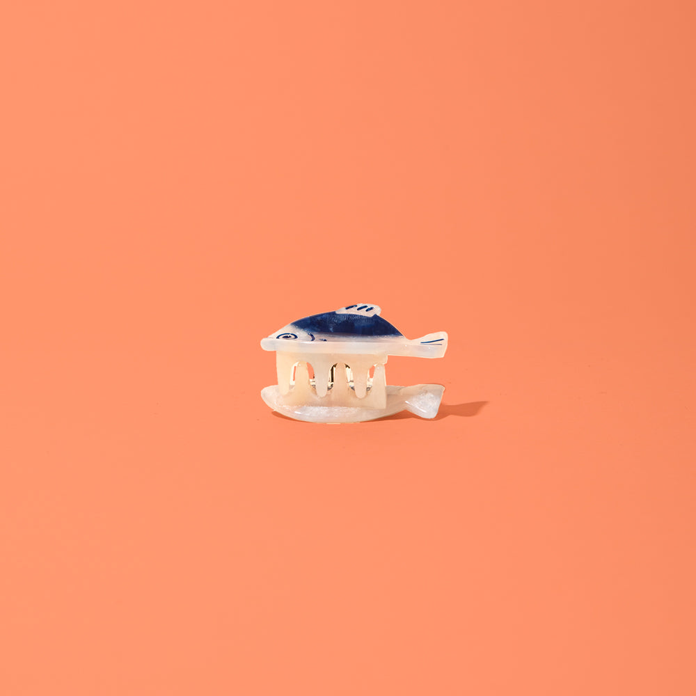 Mini dashi hair claw.