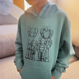 files/KAWS-FAMILY-Youth-Hoodie-lifestyle_2048x_2219457e-27f6-4ae4-92ff-595b6adbb9e0.jpg