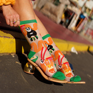 files/Kung-Fu-Panda-socks-lifestyle3_1600x_ad32dbd0-ee14-4945-a87a-dd29e77ec103.jpg