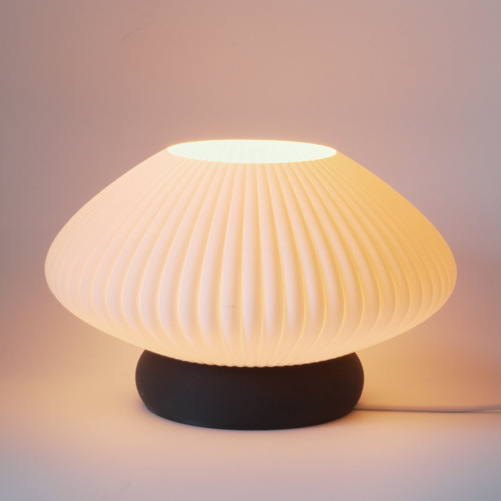 Lily Cloud Omni Santal Ash Lamp