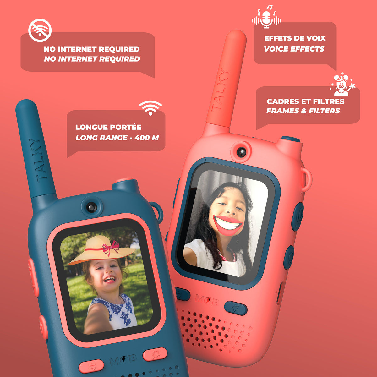 Two kids' walkie-talkie style cameras in coral pink and teal blue, shown on a coral pink background with French feature callouts and demo photos on the screens.