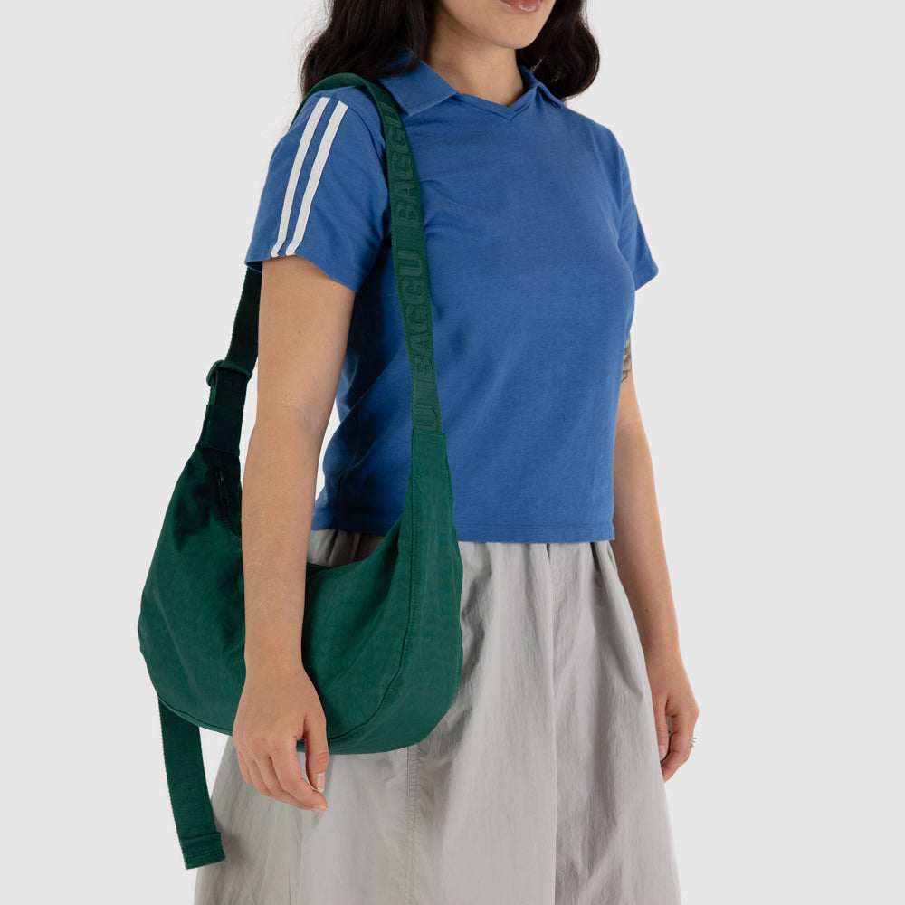 Model wearing shoulder bag.