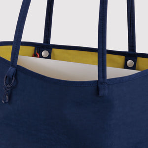 files/Medium-Nylon-Reversible-Tote-Navy-Mix3_2048x_80768741-2c3e-4e92-9c0d-aaaa9dca6b1b.jpg