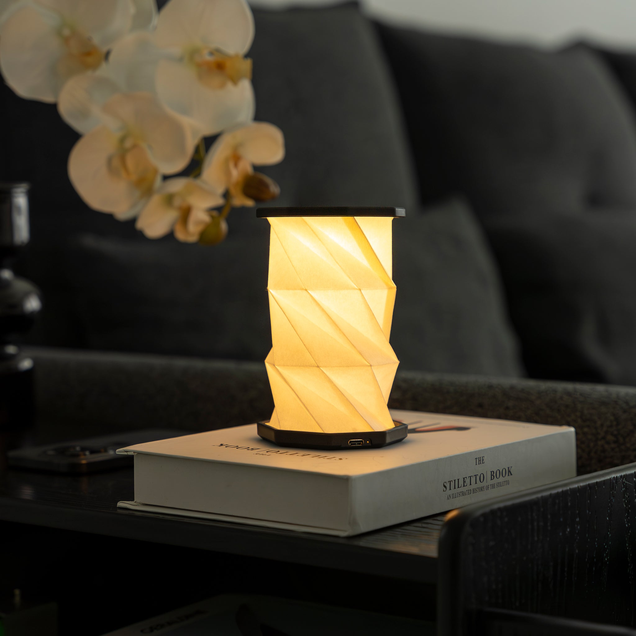 HAY マグネティックタワー Mini Twist Hex Light: Black - SFMOMA Museum Store
