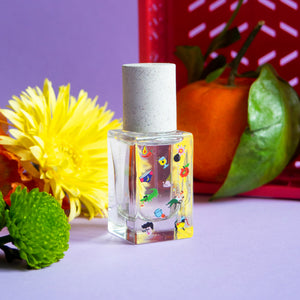 files/Poom-Poom-Eau-de-Parfum-15-ml-lifestyle_1000x_95684687-cbaa-4be2-b7bf-ccfe1d39b893.jpg