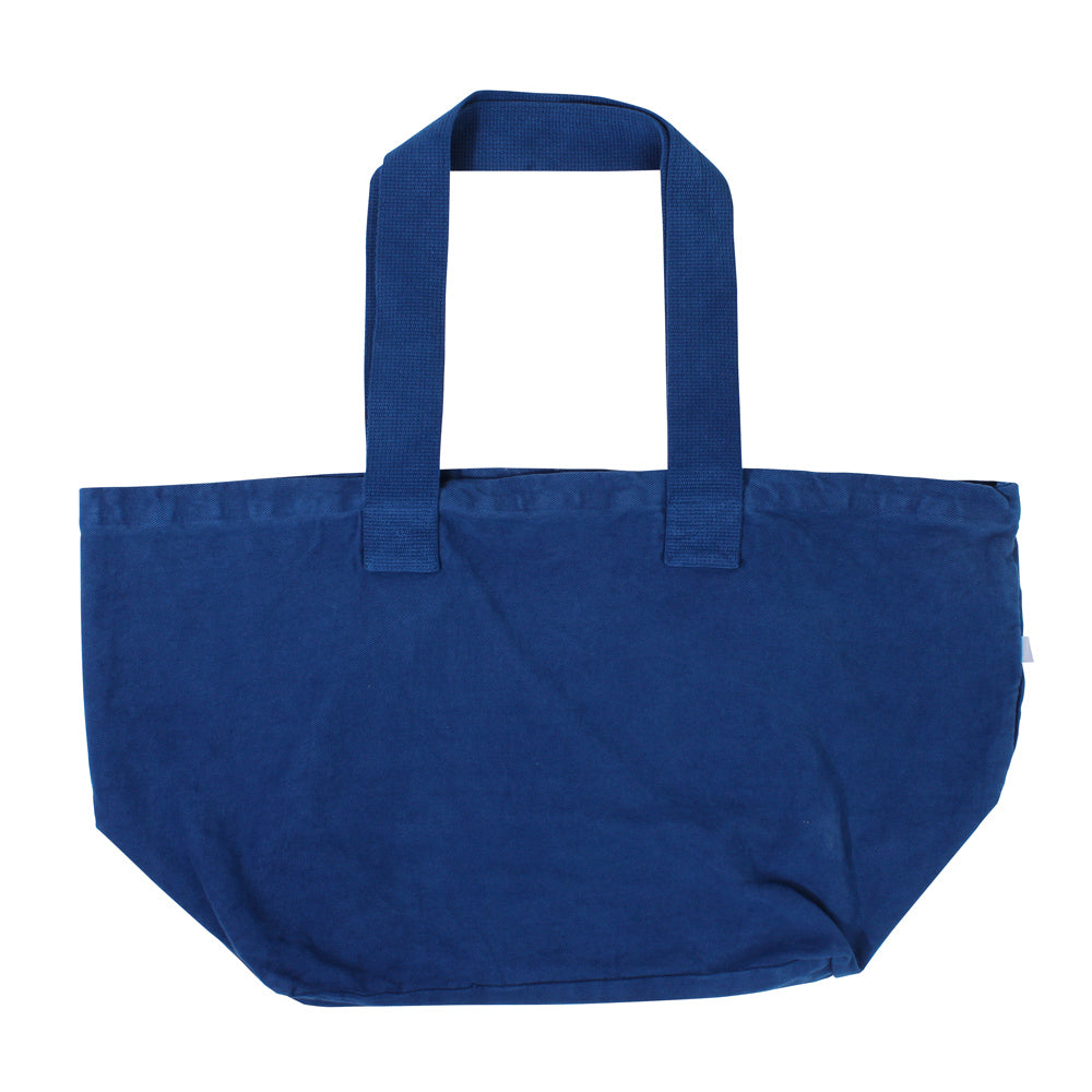Front view tote with turret graphic.