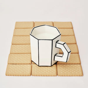 files/Tea-cup-white-black-Carte-Blanche4_1200x_f4fa8732-b1f3-4dea-ac44-de5a2012d0f2.jpg