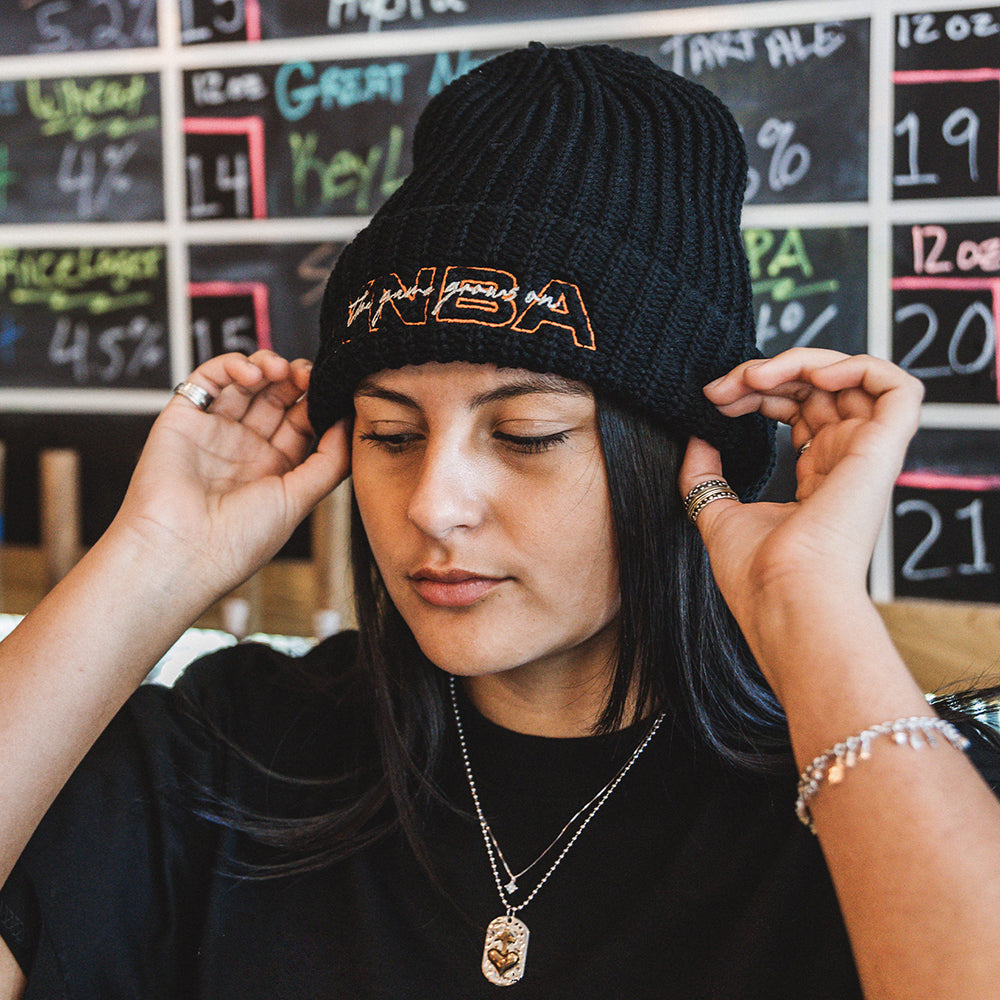 Model wearing beanie.