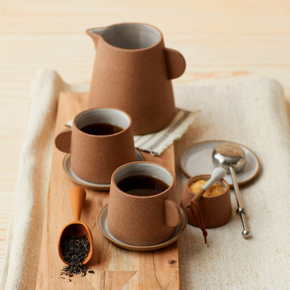 Two clay cups with tea.