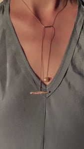 Video demonstrating necklace.
