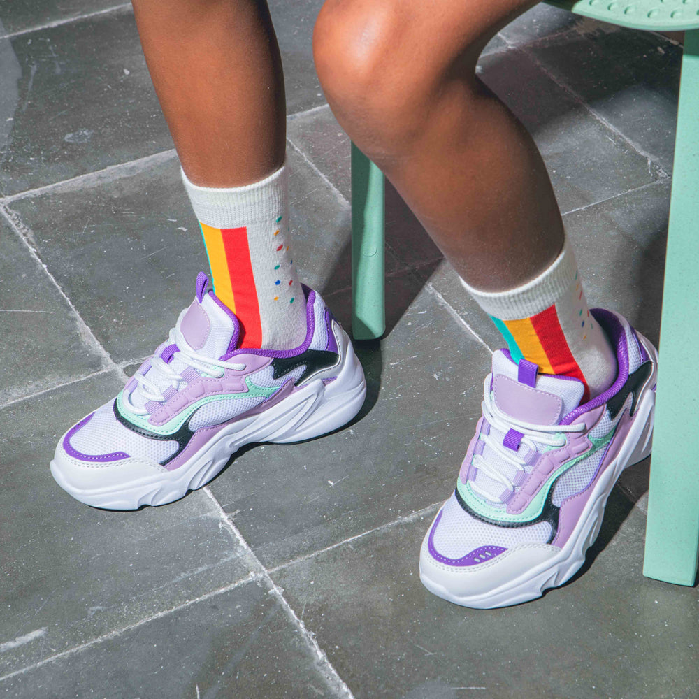 Model wearing socks with shoes.