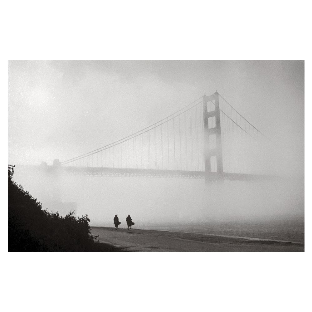 Fred Lyon: San Francisco Noir&#39;s photograph of the Golden Gate bridge in the fog.