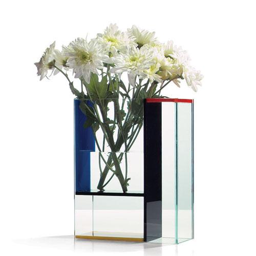 The Mondri Vase displayed vertically with white flowers in its large chamber.