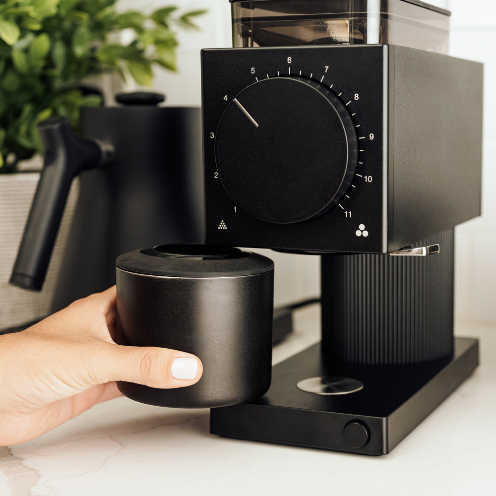 https://museumstore.sfmoma.org/cdn/shop/products/ode-grinder-gen2-black4_1000x_5a829ff1-d435-4428-ac5a-e9f14532fdb6.jpg?v=1667356930&width=1200